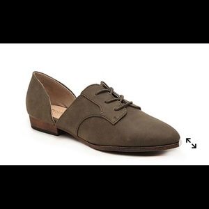 Restricted Green Oxford Flat
